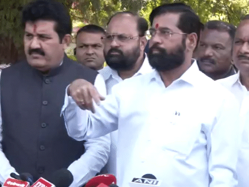 उद्धव की शिवसेना के मुखपत्र में मोदी-फडणवीस की तारीफ:लिखा- CM का फिक्सरों और दलालों का फसल काटने का डिसीजन सही 3 comp 1 11740143531 1740568278